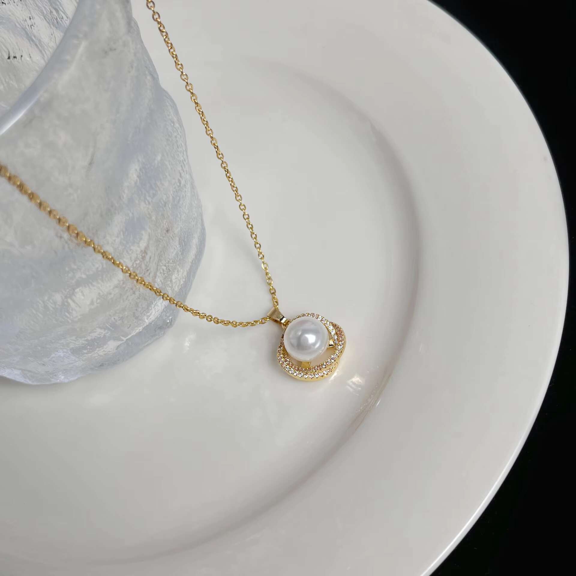 Whirlpool Pearl Women's Clavicle Chain Pendant Necklace Valentine's Day Gift Birthday Party Accessories
