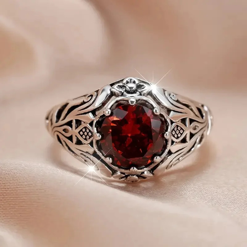 Vintage Red Zircon Plant Pattern Ring Gothic Punk n for Men and Women Jewelry Suitable Gift for Both Men and Women 250509