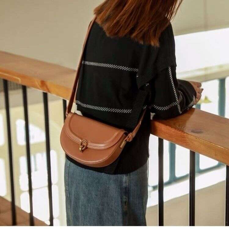 high-end saddle small 2024 new fashionable versatile women's armpit shoulder crossbody bag