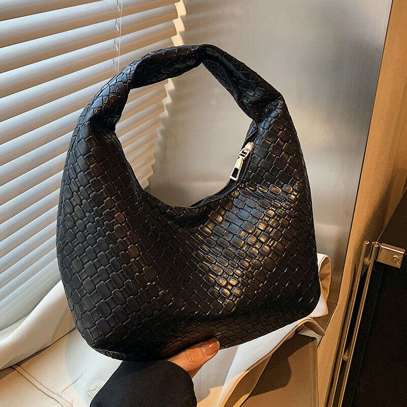 High end niche for women 2025 new trendy and fashionable underarm bag French versatile high-end handbag