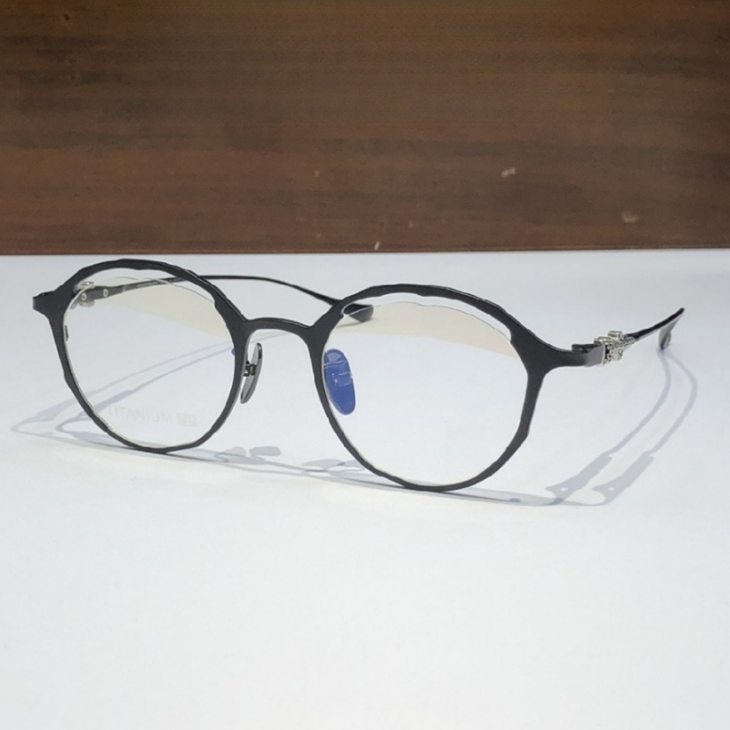 High Quality Men optical glasses Classic Luxury Designer Women eyeglass Titanium Punk Business Design Prescription Spectacle Frames with box 8109 SIZE