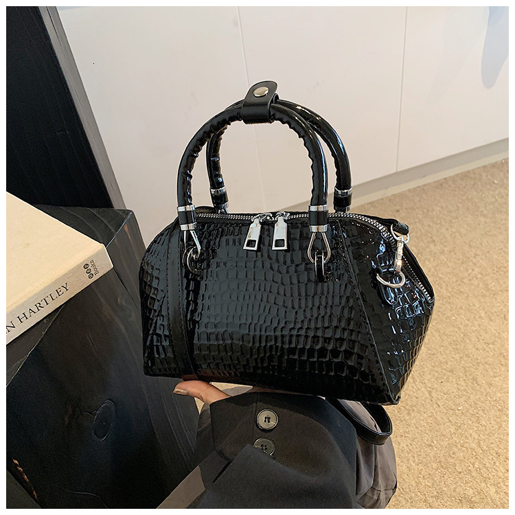 2025 Free Shipping New Women's Designer Bag Fashion Serpentine Shell Women's Texture French Handbag Multi Functional Single Shoulder Slant F
