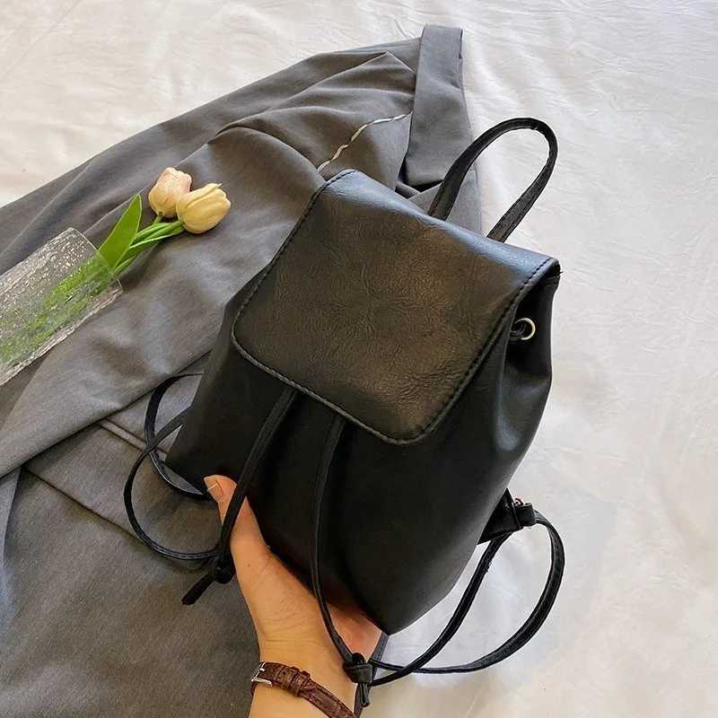 Fashionable Large Capacity Backpack for Women 2025 Winter New Simple and Casual Backpack Fashion Womens Backpack Z250512