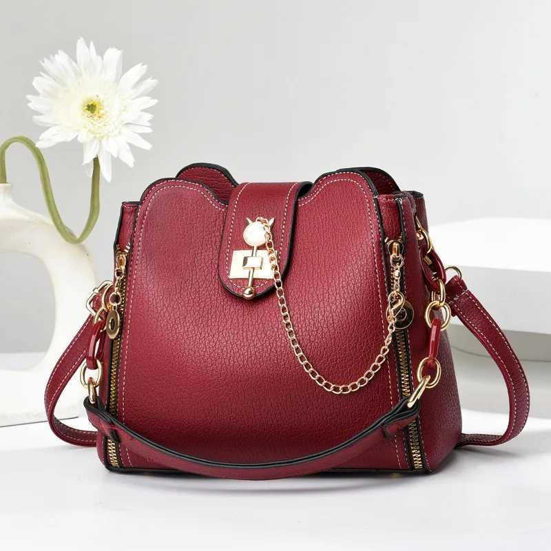 New Women Shoulder Bag for 2025 Luxury Designer Handbag Luxury Design Small Square Bucket Bags Flip Over Womens Crossbody BagW250512