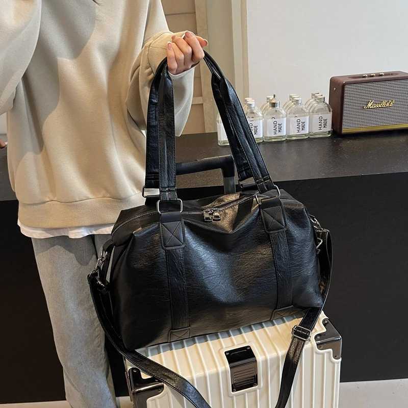 Oversized Women Duffel Bags Soft PU Leather Large Capacity Black Shoulder Crossbody Bags For Travelling Shopping Luxury HandbagsXJ250512