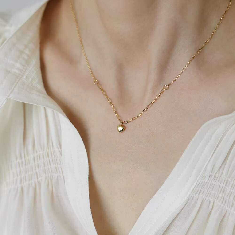 Stainless steel engraved chain cute pendant with heart-shaped design, gold lock bone jewelry for girls, short necklace