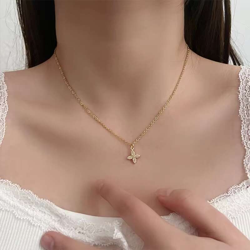 Dia studded four petal flower necklace, simple, fresh, exquisite, 2025 new popular clover collarbone necklace
