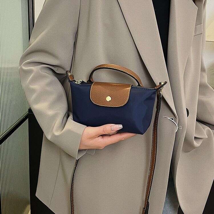 2025 New Commuter Cross Premium Texture Outdoor Single Handbag Exquisite Change Small Shoulder Bag