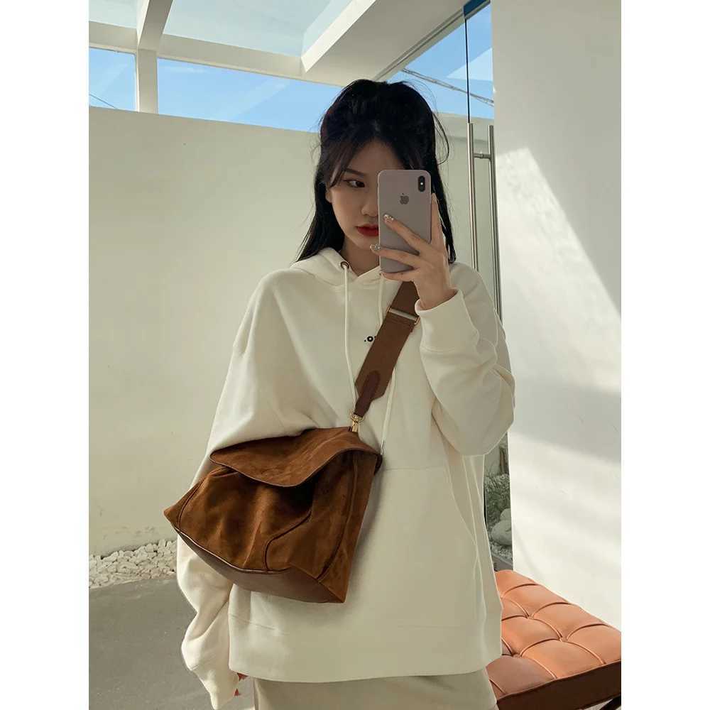 New Autumn Winter Fleece Shoulder Bag Female Frosted Leather Crossbody Bag Retro Crossbody Bag Large Capacity Messenger BagXJ250512