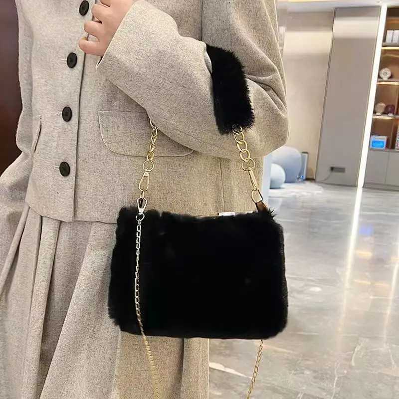 Winter Plush Tote Handbag Versatile Fluffy Shoulder Bag Soft Cute Chain Crossbody Bag Fashion Women s Small Square Handbag Z250512