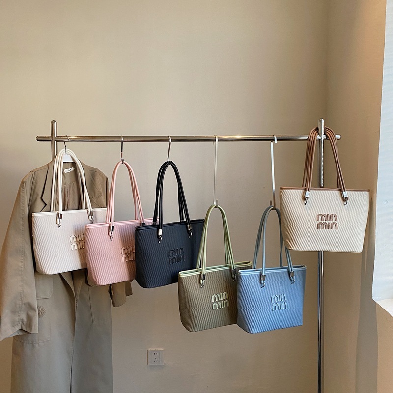 2025S designer large capacity tote min new beach woven women handbag fashionable armpit niche shoulder bag