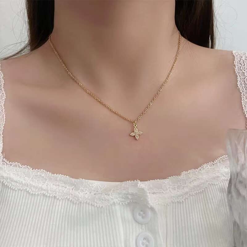 Dia studded four petal flower necklace, simple, fresh, exquisite, 2025 new popular clover collarbone necklace