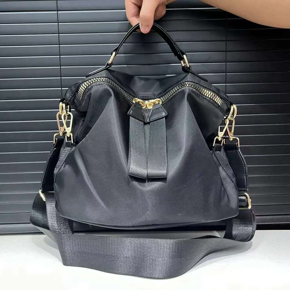 Women's Stylish Lightweight Handbag Daily Use Multifunctional Large Capacity Shoulder Messenger Bag