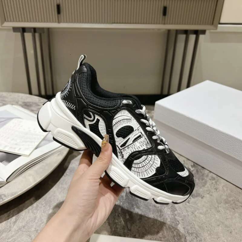 2025 new leather daddy female lovers casual men's and women's sports thick soles increase shoes