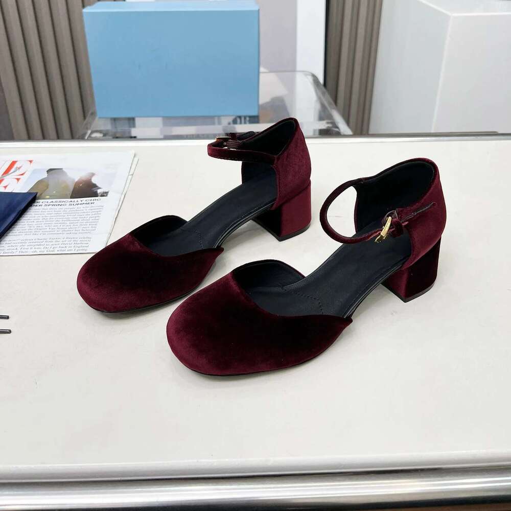 Women Size35-41 Veet Pumps Med Heels Mary Janes Square-Toes Buckle Strap Solid Colors Designer Shoes Zapatillas De Mujer