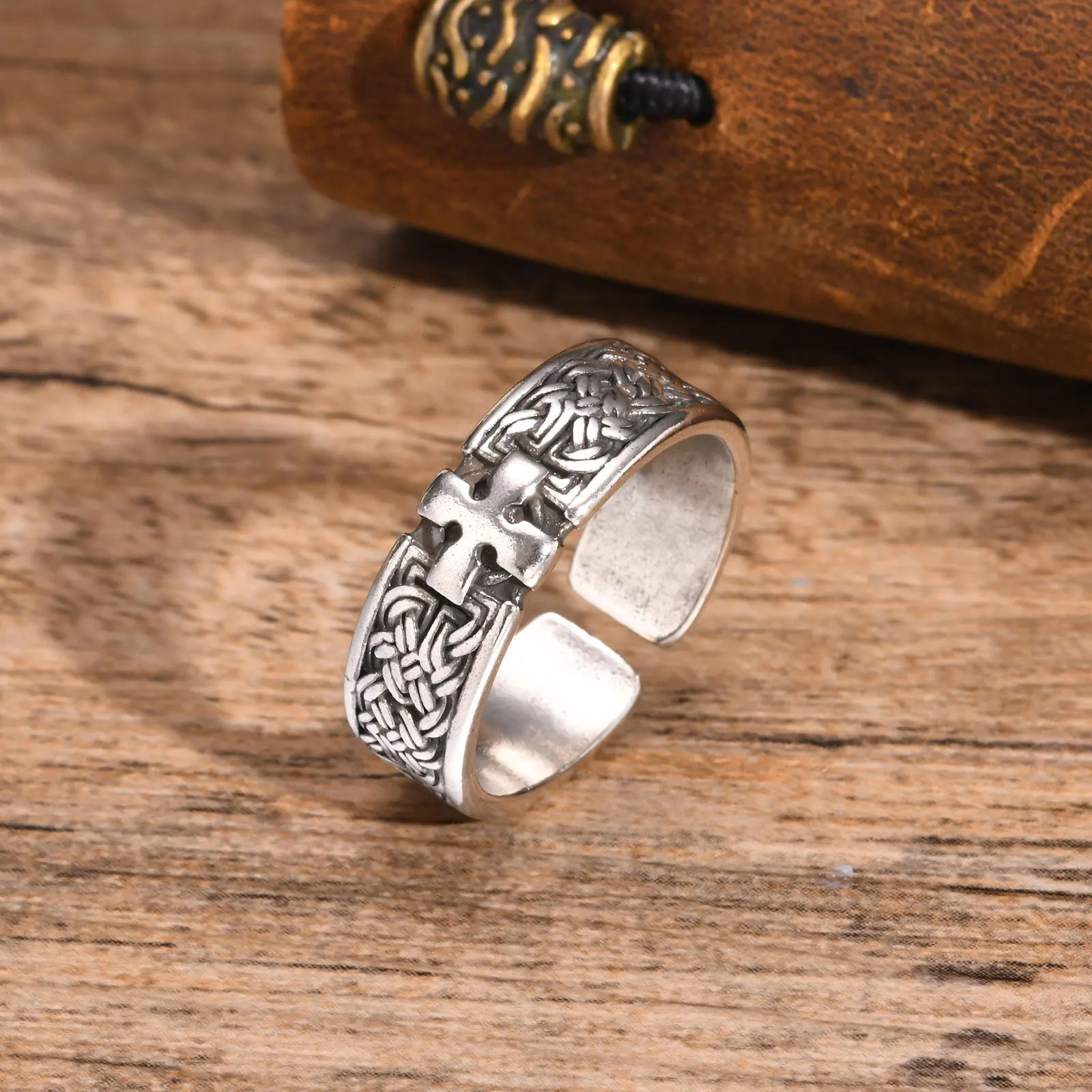 Gothic Personality Cross Rings for Men WomenTrendsetter Retro Copper Ring JewelryHip-hop Punk Style Opening Adjustable Ring 250509