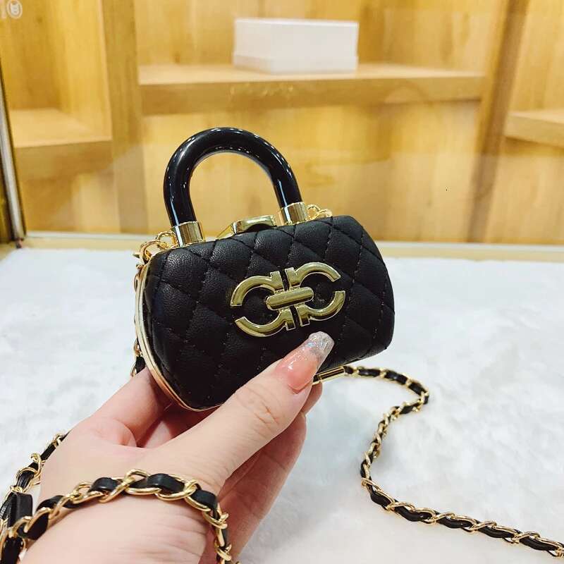 Free Shipping 2025 New Women's Designer Bag High Quality Black Dia Handheld Chain Exquisite Decorative Bag Outdoor Leisure Bag Mouth Red Envelope