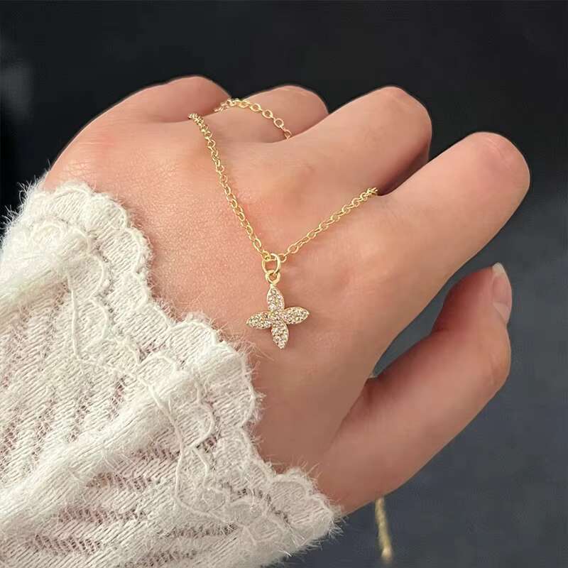 Dia studded four petal flower necklace, simple, fresh, exquisite, 2025 new popular clover collarbone necklace