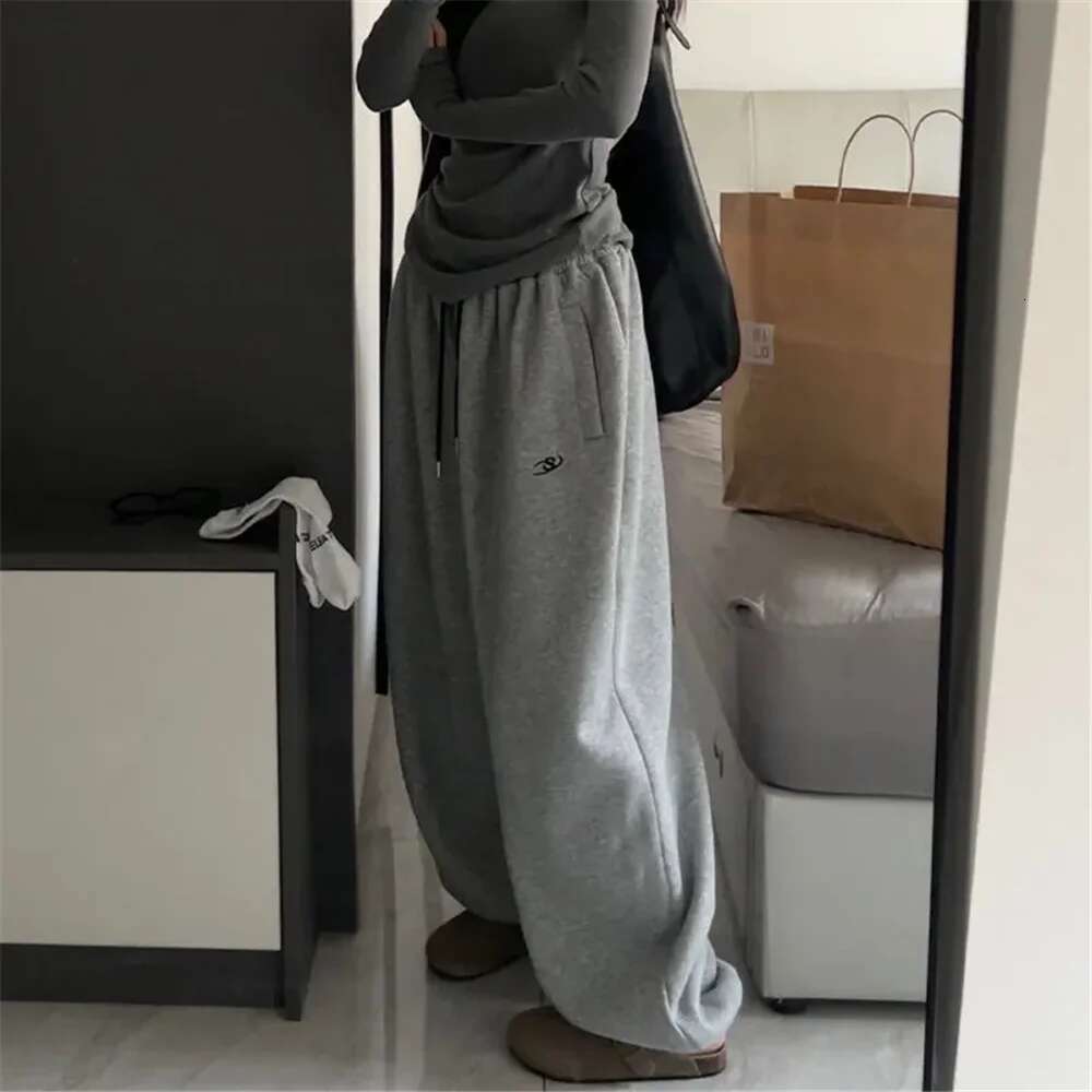 Gray Oversize Style Loose Sweatpants Women Haruku Korean Fashion Sport Pants Embroidery Y2k Vintage Baggy Trousers Aesthetic