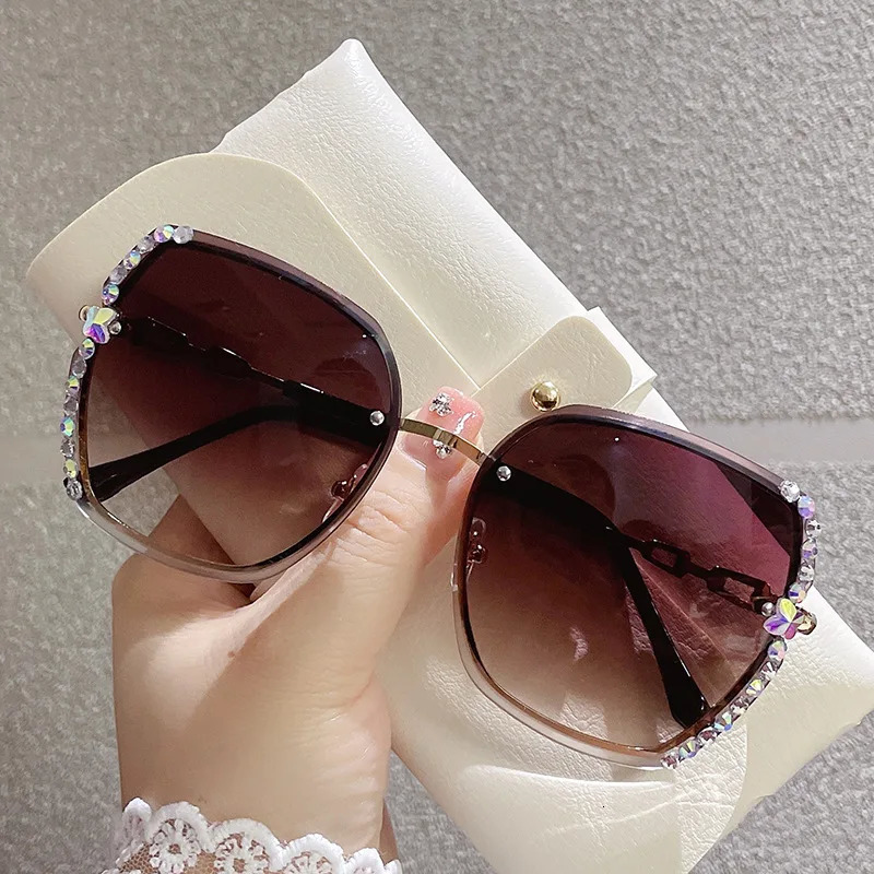 Diamond Decoration Frameless Fashion Sunglasses Mens and Womens Casual Gradient Glasses Summer Beach Party 250509