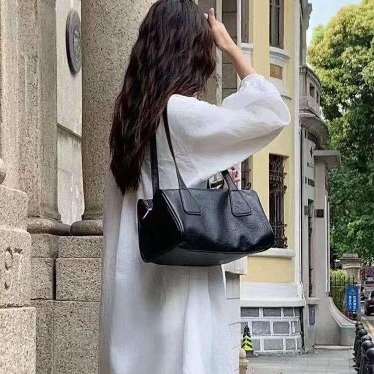 Women's 2025 Autumn/Winter Korean Ins Underarm Stick Versatile Commuter Leisure Handheld Shoulder Bag