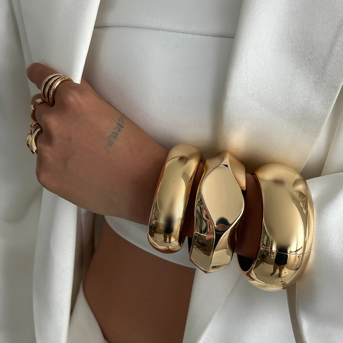 UK Exaggerated Punk Heavy Metal Spring Bangles for Women Vintage Gold Color Arm Bracelets Grunge Jewelry Steampunk Men 250512