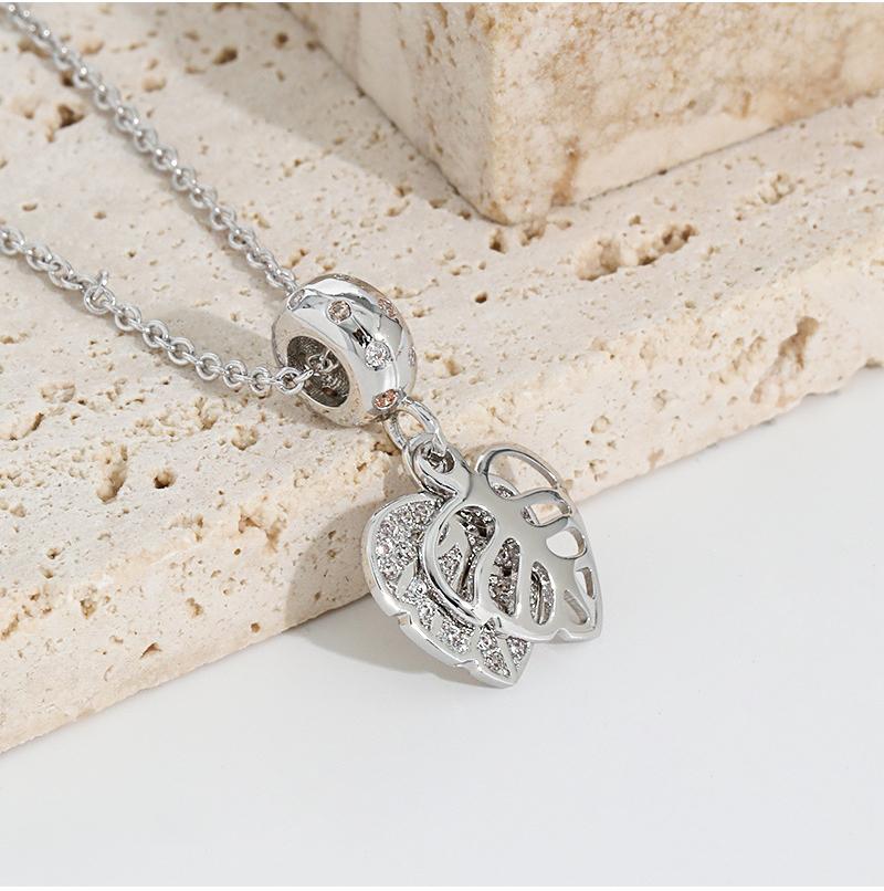 "Diamond-Encrusted Leaf Pendant Necklace - Minimalist Double-Layered Tree Leaf Design, High-End and Elegant"
