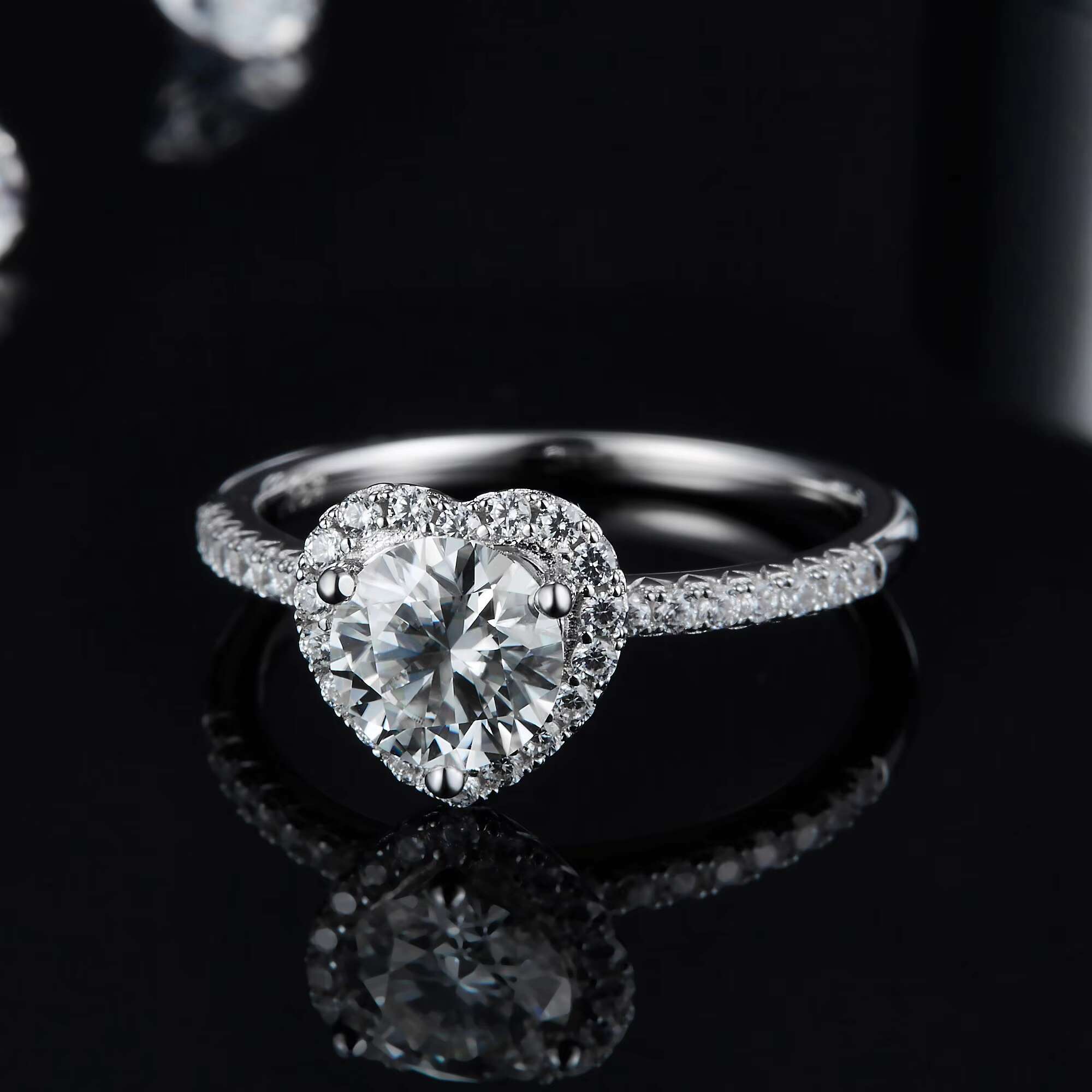 Luxury Exquisite One Ct Moissanite Diamond Heart Ring S925 Sterling Silver Female Engagement Rings