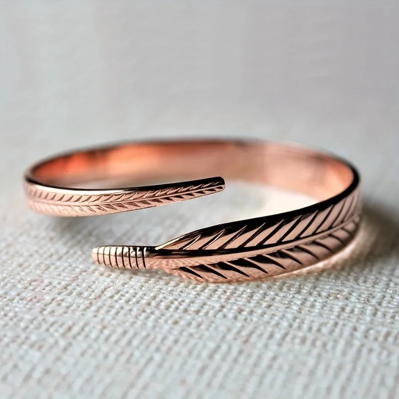 Elegant Vintage Pure Cooper Feather Wing Cuff Bangle for Men Women Fashion Punk Style Wristlet Party Jewelry Gifts 250512