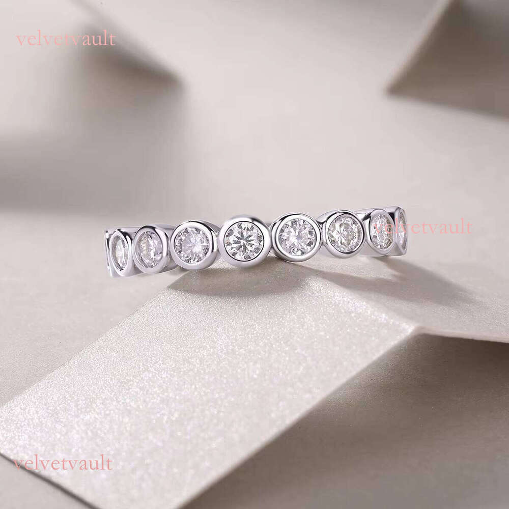 Fashionable Moissanite Eternal Ring - Set in pure silver, size 5-9 US, long-lasting elegance