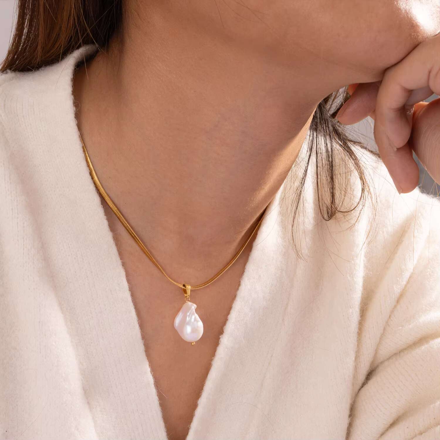 New INS Fashion Jewelry Gold Plated Stainless Steel Snake Chain for Women Baroque Pendant Necklace