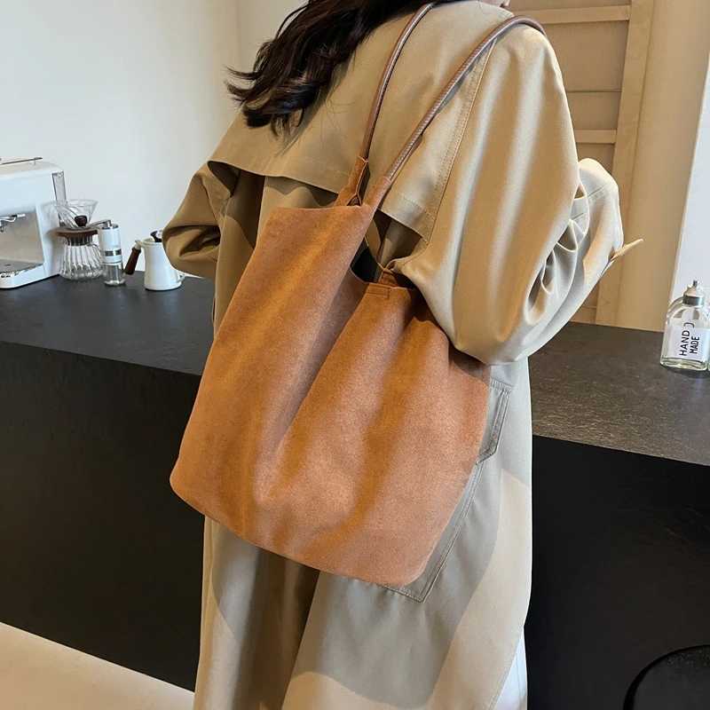 Womens Suede Shoulder Bag Stylish Crossbody Bag Solid Color Chic Hobo Bag Adjustable Strap Casual Tote Purse Vintage Satchel BagXJ250512