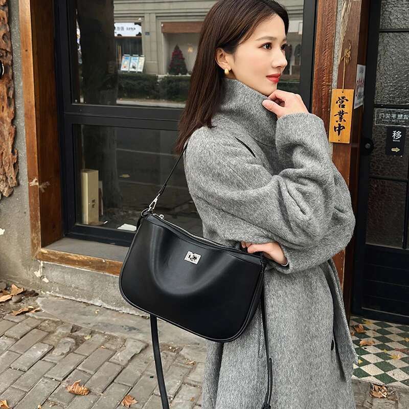New Women's Small Square High-Quality Soft Leather Gold Sier Button Shoulder Messenger Versatile Underarm Bag