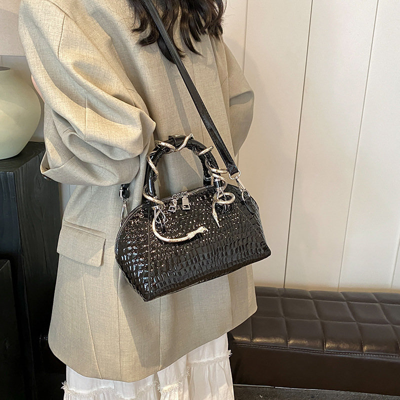 2025 Free Shipping New Women's Designer Bag Fashion Serpentine Shell Women's Texture French Handbag Multi Functional Single Shoulder Slant F