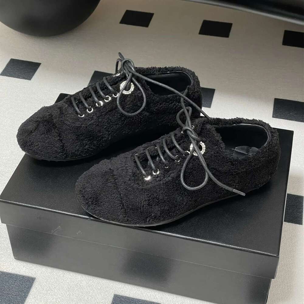 Women Sneakers Solid Colors Plush Sports Crystals Round Toes Lace Up Leisure Concise Designer Shoes Zapatillas De Mujer