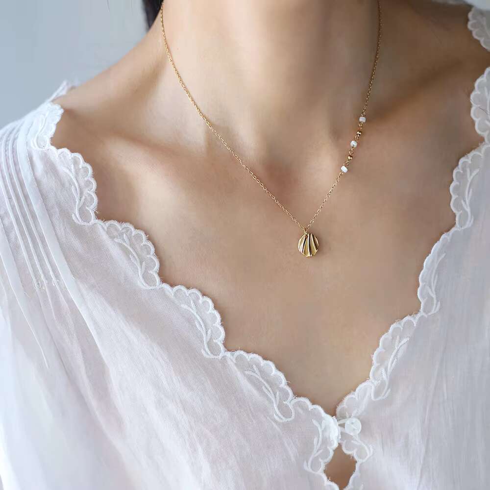 Women's stainless steel gold-plated shell pendant bead natural white stone fashion chain necklace jewelry