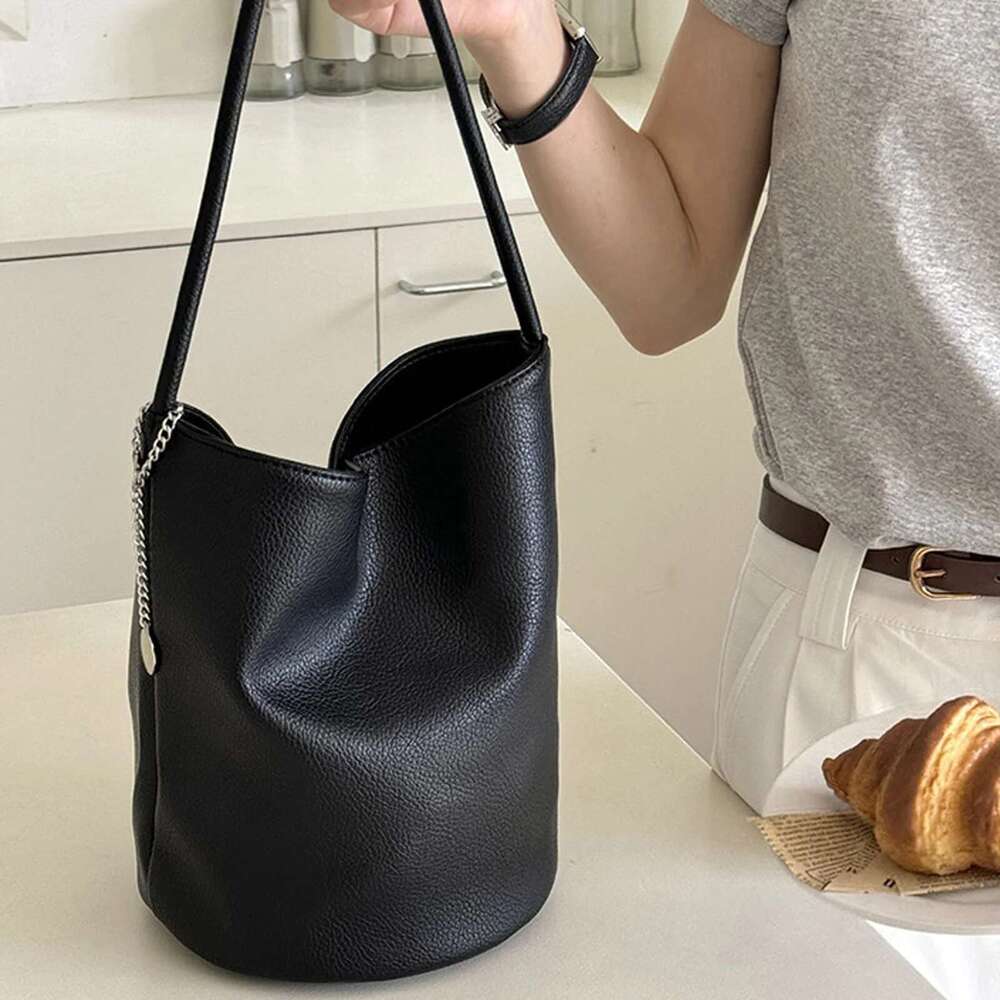 Pu Soft Leather Bucket for Women Simple Pebbled Shoulder Underarm Fashionable and Versatile Commuter Bag Handbag