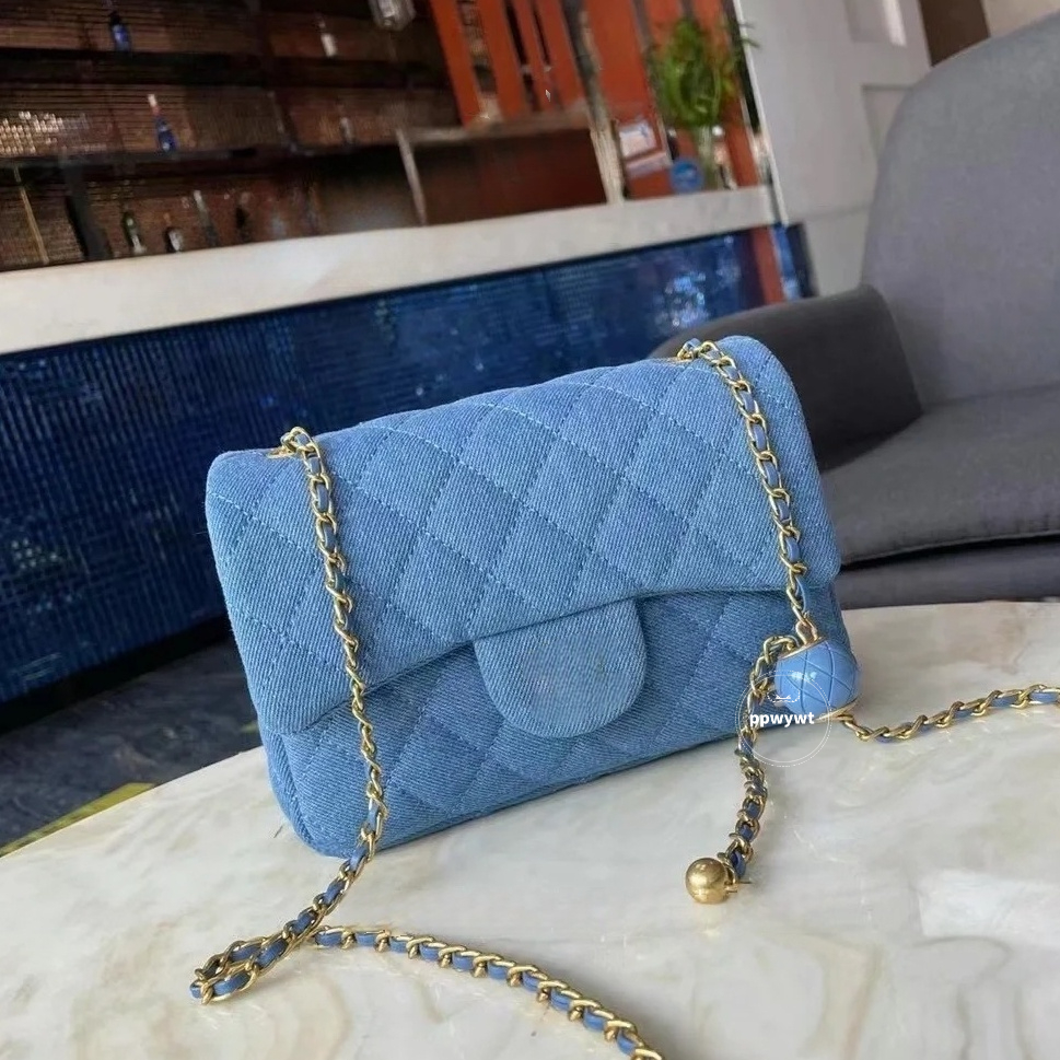 Vintage Designer Denim Shoulder Bag for Women Luxury Blue Jean Flap Crossbody Messenger Purse Chain Strap Tote Handbag for Daily Commute Streetwear Travel Use