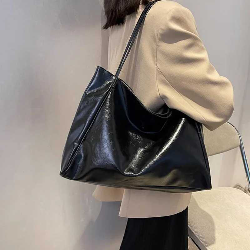 Wholesale New Fashion Tote Bag Solid PU Large Capacity Womens Shopping Travel Handbag Shoulder BagXJ250512