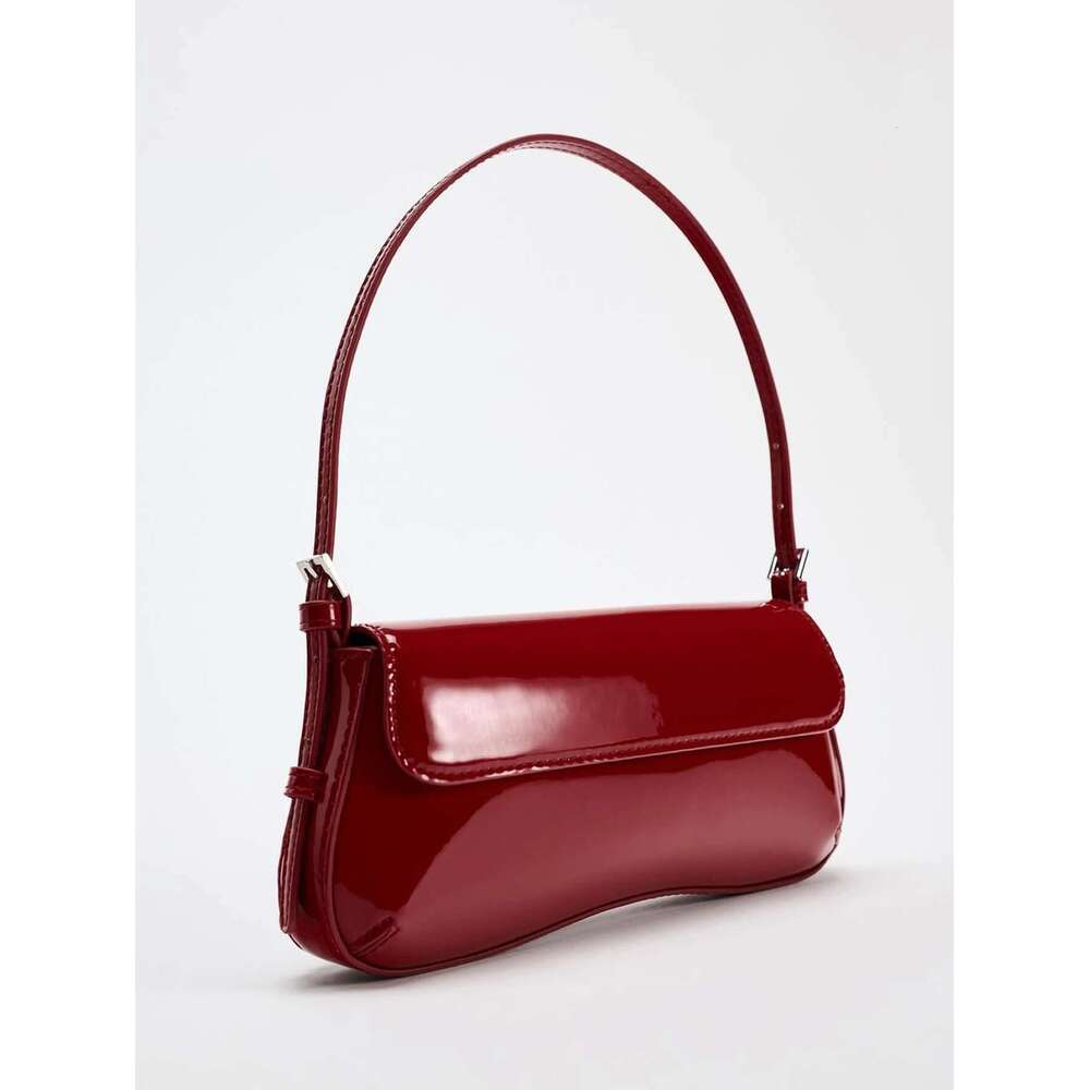 Red Baguette Underarm Bag New Fall 2024 Fashion Simple Commuter Clamshell Vintage Shoulder Bag