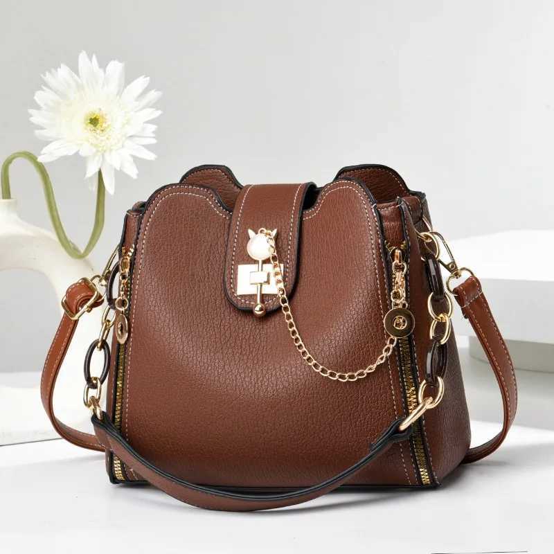 New Women Shoulder Bag for 2025 Luxury Designer Handbag Luxury Design Small Square Bucket Bags Flip Over Womens Crossbody BagW250512