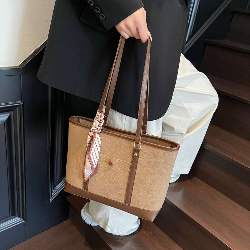 Large capacity women's 2025 new niche fashion trend casual tote versatile shoulder bag handbag