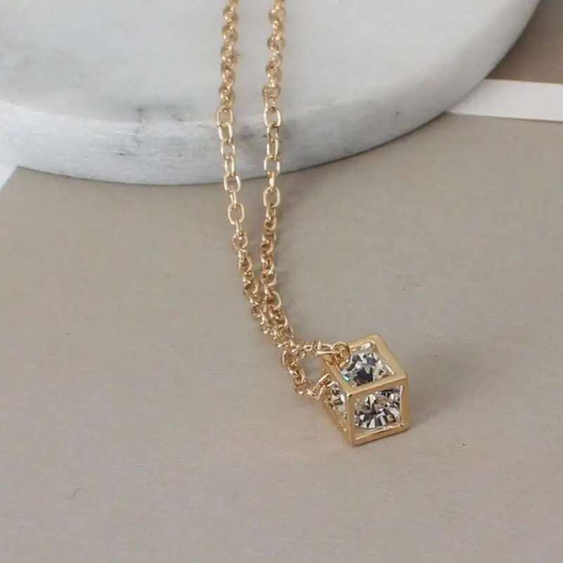 ZHEGUOYAOLU Geometric Cubes Necklace