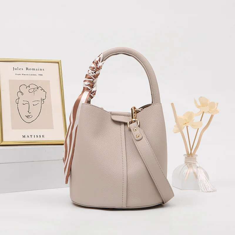 Bag niche design commuting bag fashion handbag wholesale