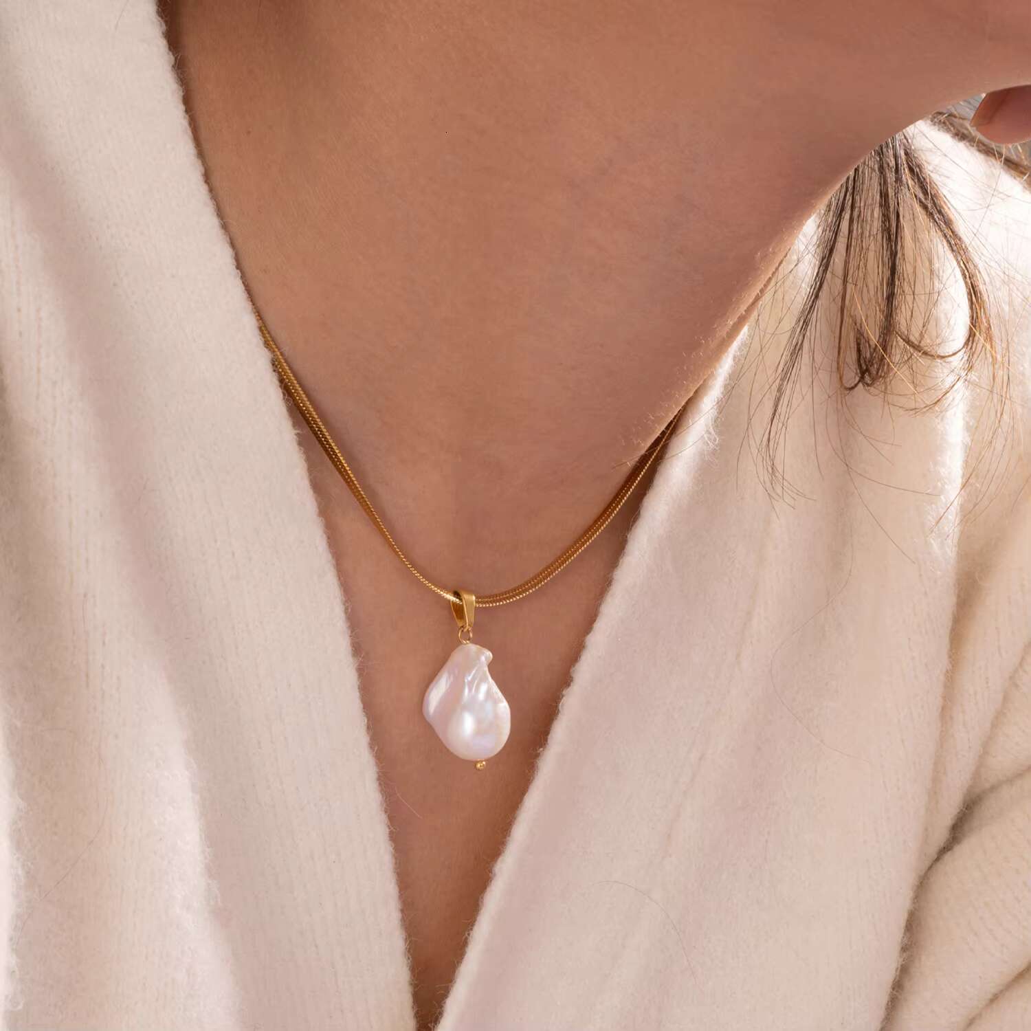 New INS Fashion Jewelry Gold Plated Stainless Steel Snake Chain for Women Baroque Pendant Necklace