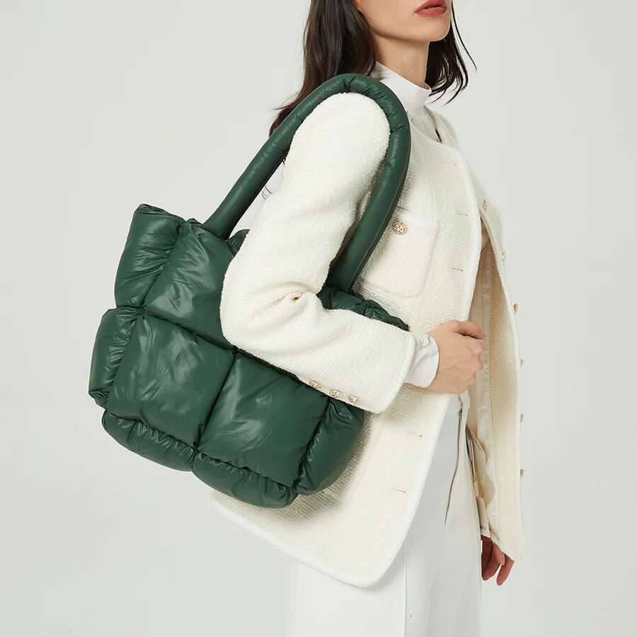 Fashion Large Tote Padded Handbags Designer Quilted Women Shoulder Bags Nylon Down Cotton Crossbody Bag Winter Purse 2024
