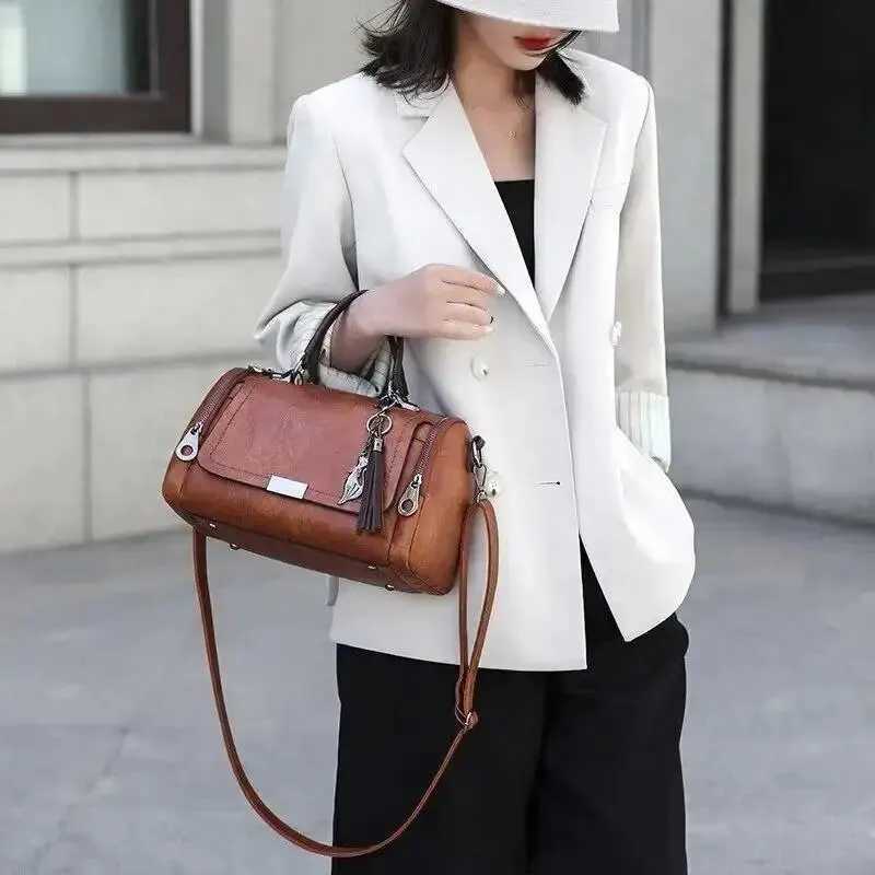 Tassel Decor HandbagWomens Large Capacity Shoulder BagFashion Zipper Crossbody Bag With Removable StrapW250512