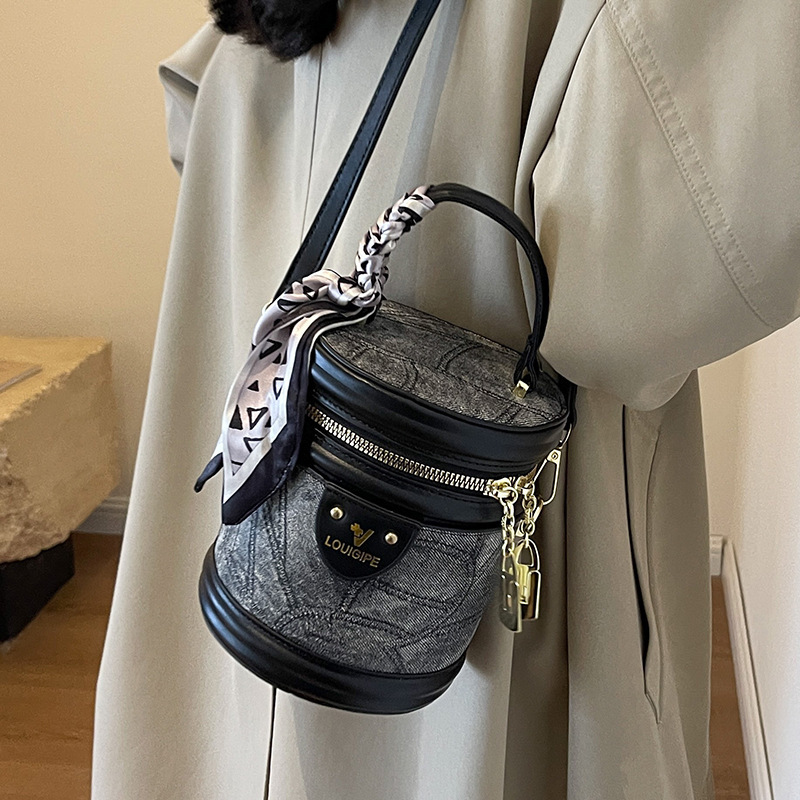 Luxury Brand Designer Bag High End Handbag For Women 2023 New Autumn Versatile Niche Design Crossbody Bag, Internet Famous Hand-Held Bucket Bag