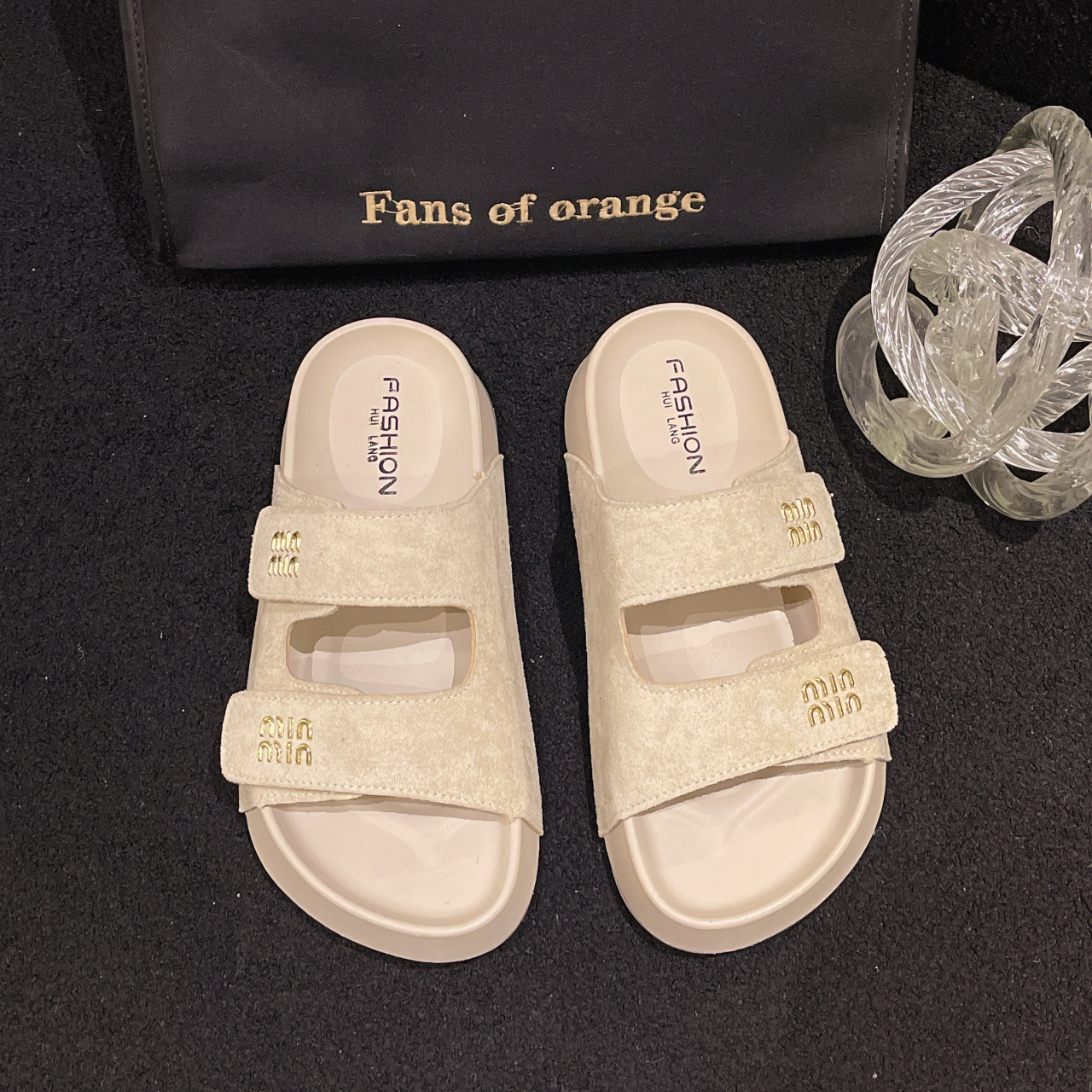 Free delivery designer women's sandals 2025, retro thick-soled slippers, high appearance level, one-foot anti-slip lazy beach sandals