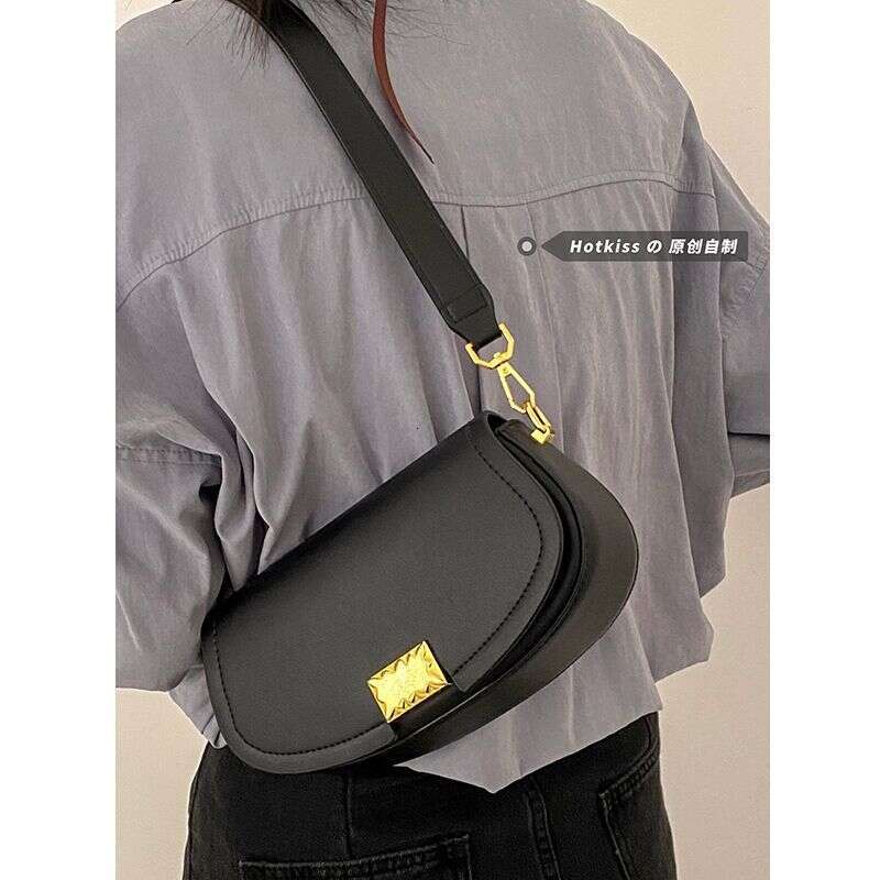 Spring textured small for women 2025 new fashion niche design high-end one shoulder underarm saddle bag